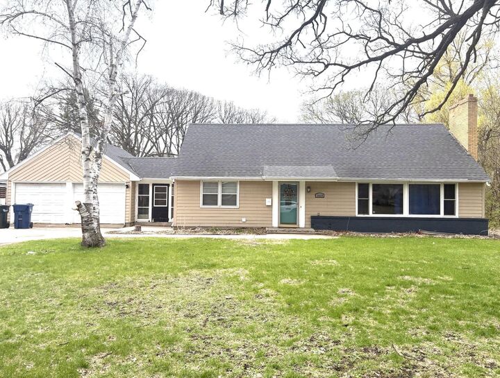 Property Photo:  1039 W Summit Avenue  MN 56537 