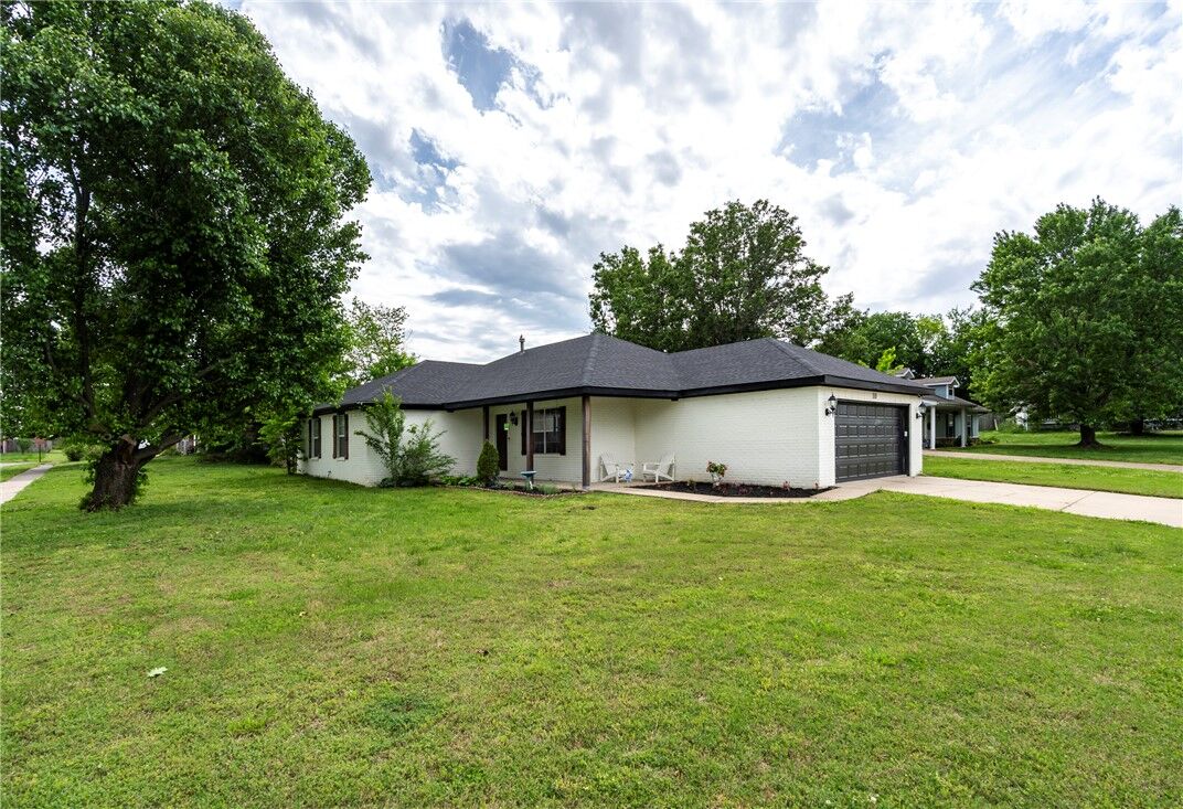 Property Photo:  110 Cypress Street  AR 72753 