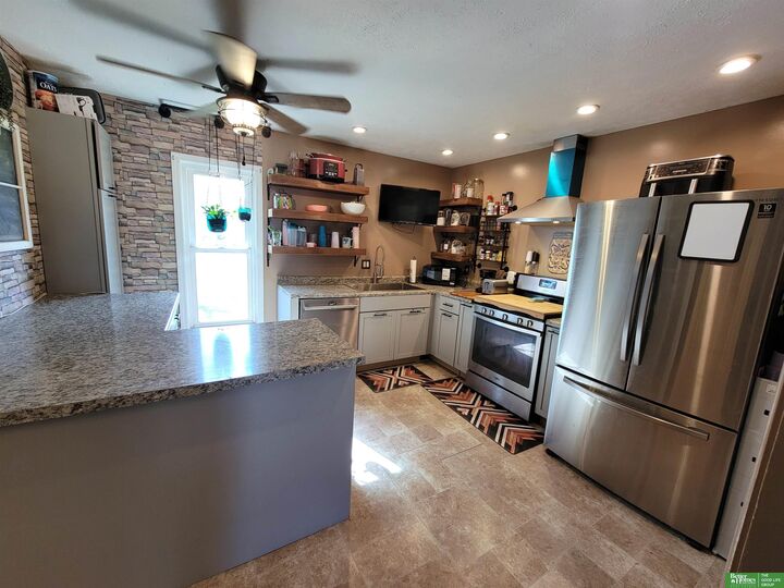 Property Photo:  203 S 3rd  NE 68401 