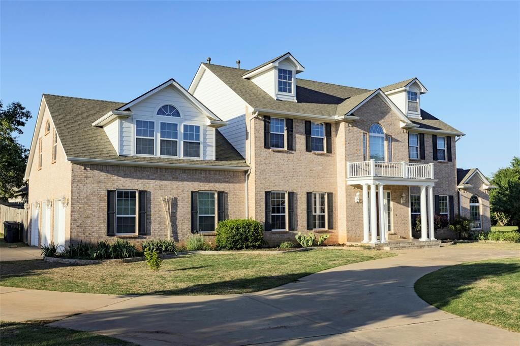 Property Photo: 2405 SW 113th Terrace OK 73170