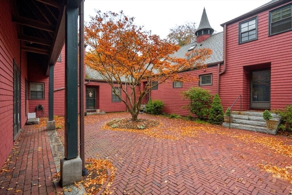 Property Photo:  76 Ober Rd 76  MA 02459 