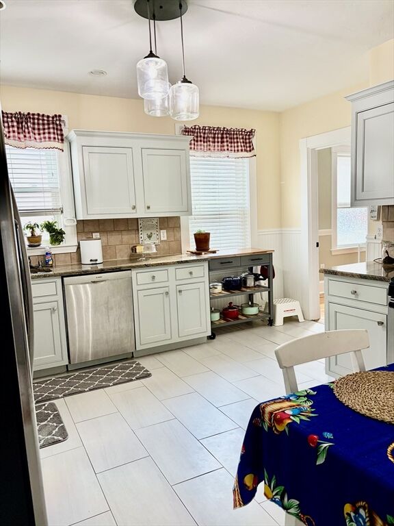 Property Photo:  88 Gardner St 1  MA 02453 