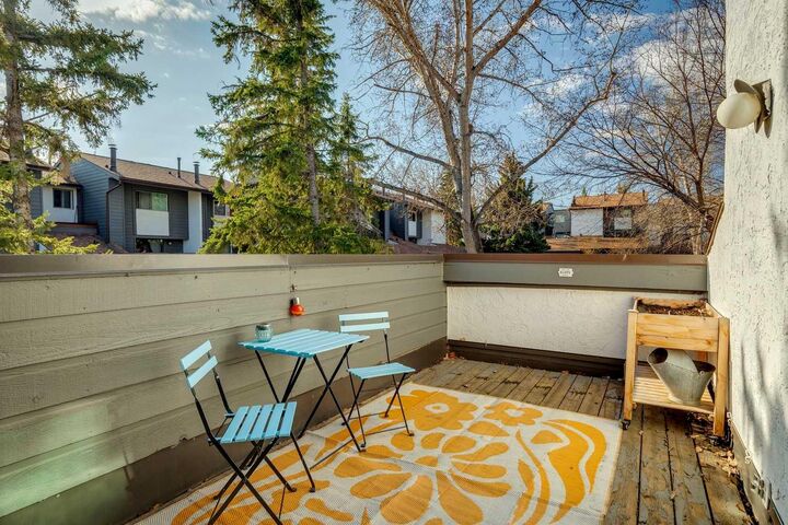 Property Photo:  2520 Palliser Drive SW 1002  AB T2V 4S9 