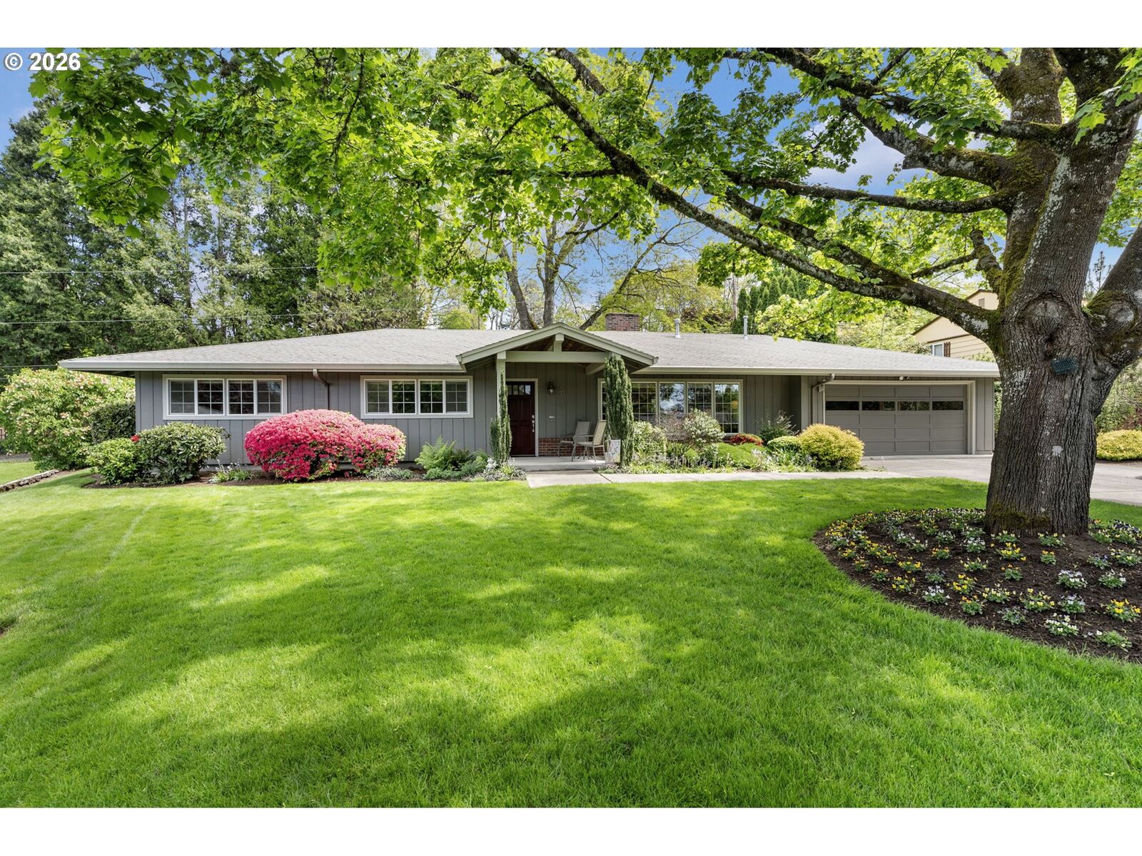 Property Photo:  5190 SW Dover Ln  OR 97225 
