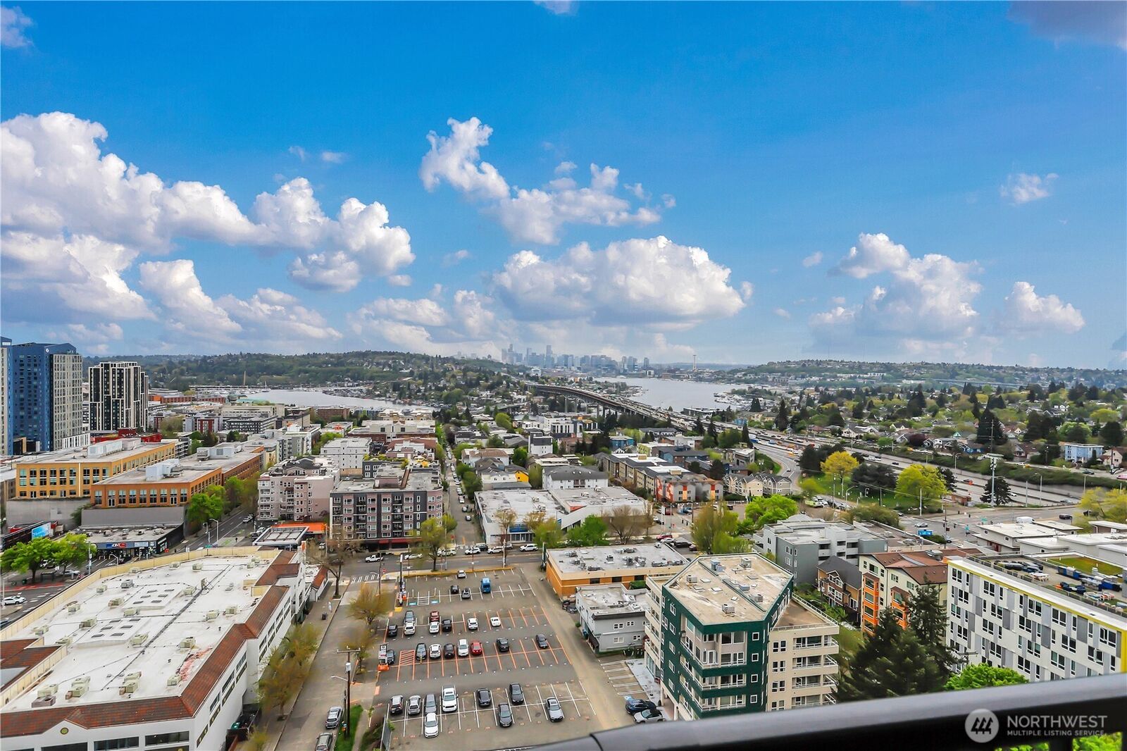 Property Photo:  4540  8th Avenue NE 2106  WA 98105 
