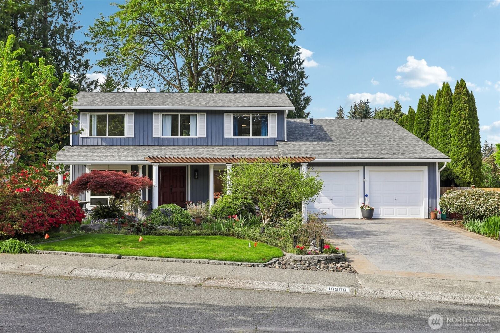 Property Photo:  18906 SE 44th Place  WA 98027 