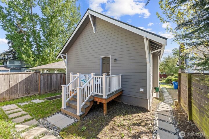 Property Photo:  1411  26th Avenue  WA 98122 