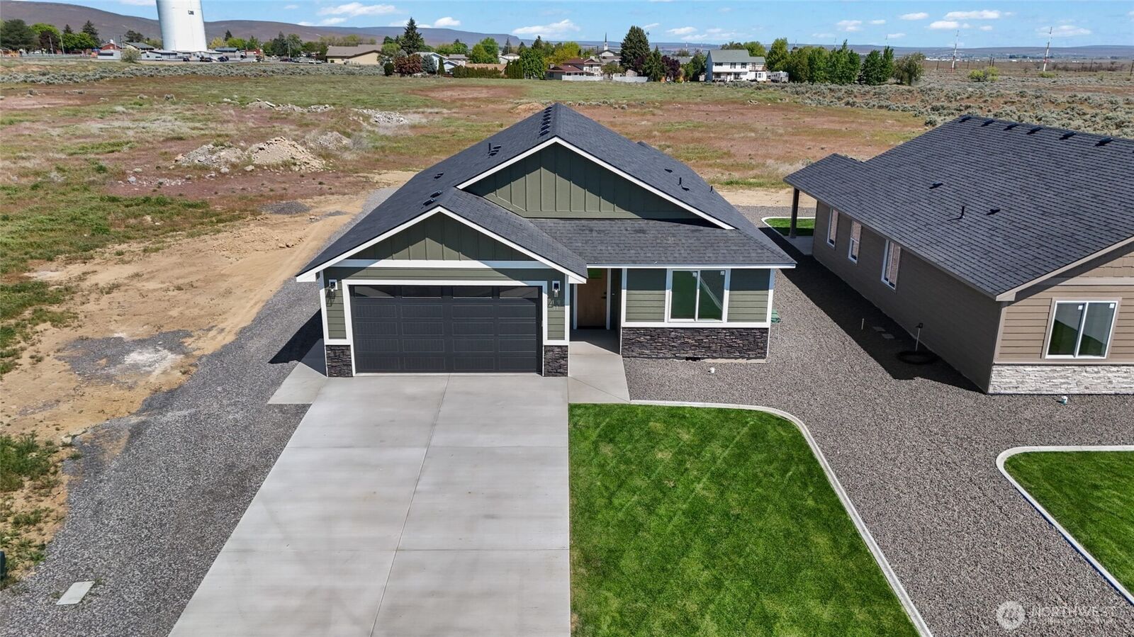 Property Photo:  13  Parkside Lp  WA 98823 
