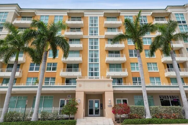 Property Photo:  100 NE 6th Street 506  FL 33435 