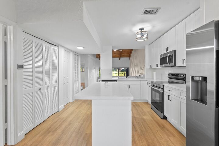 Property Photo:  2142 SW 82nd Avenue 2142  FL 33324 
