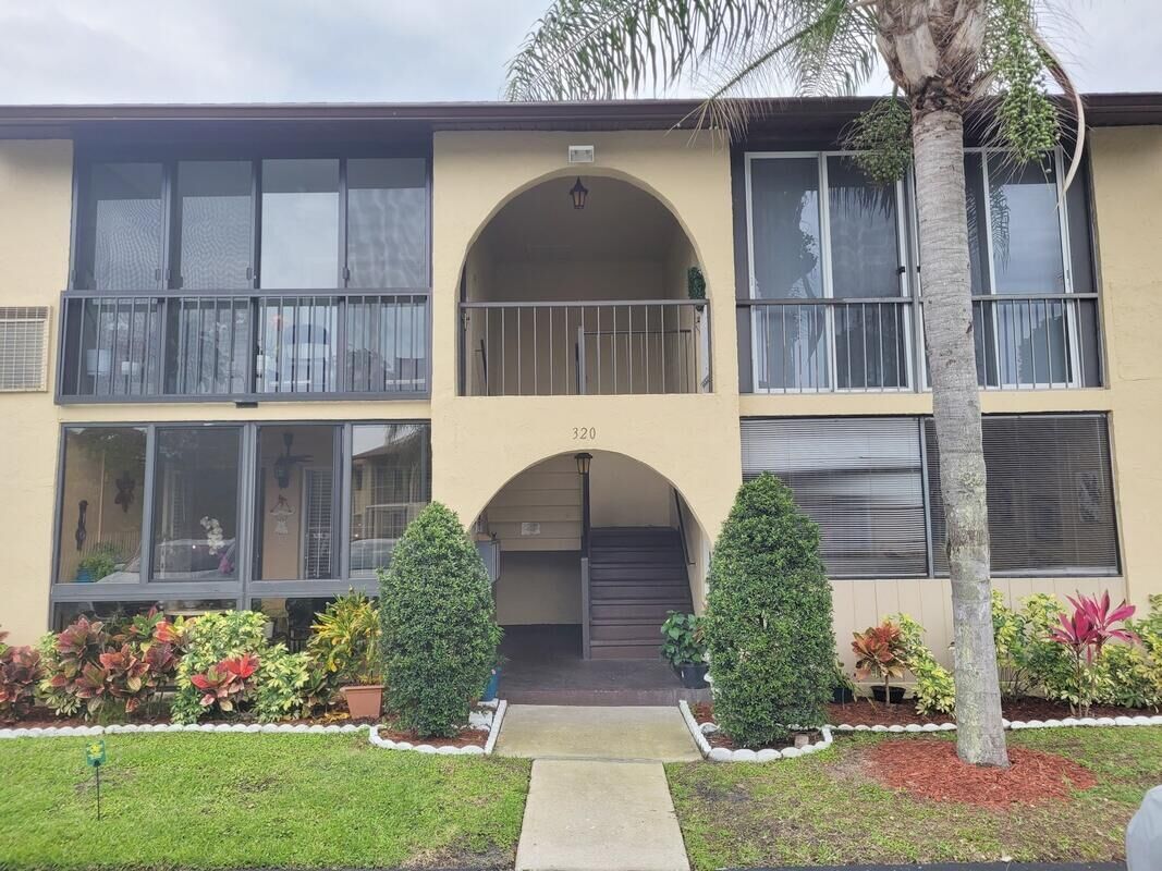 Property Photo:  320 Pine Ridge Circle A1  FL 33463 