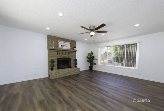 Property Photo: 537 W Joyner Ave CA 93555