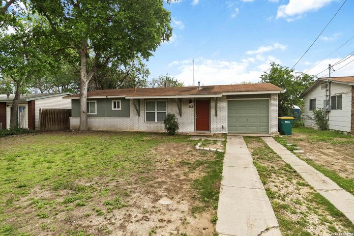 Property Photo:  322 W Aviation Blvd  TX 78148 