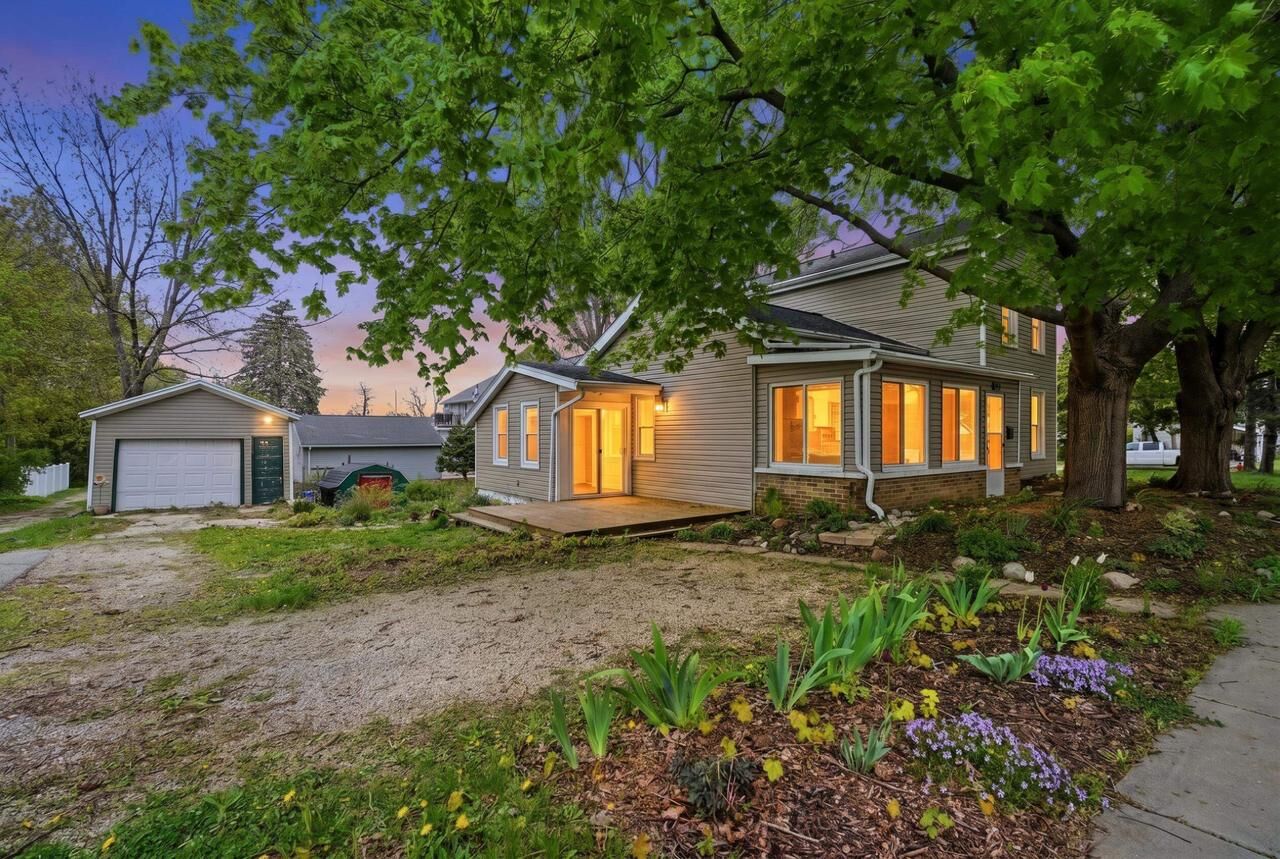 Property Photo: 610 E Maple Street WI 53032