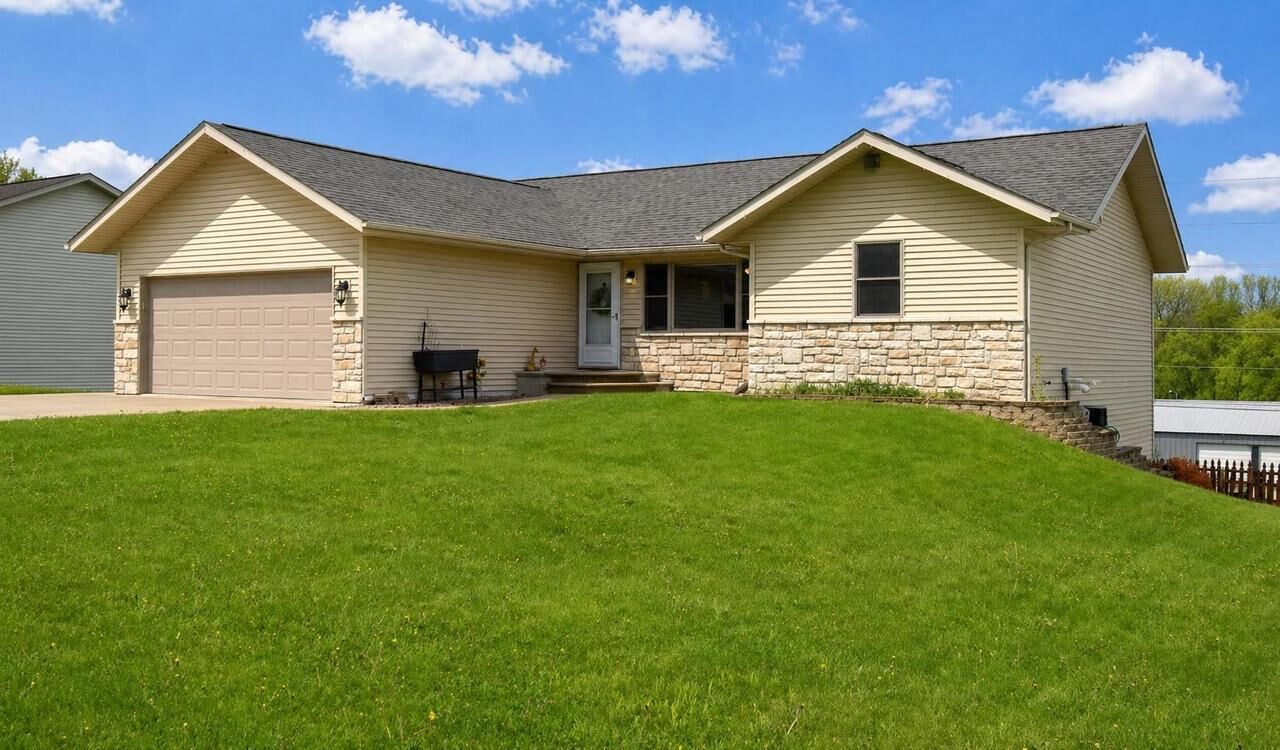 Property Photo:  201 Cody Drive  WI 53916 
