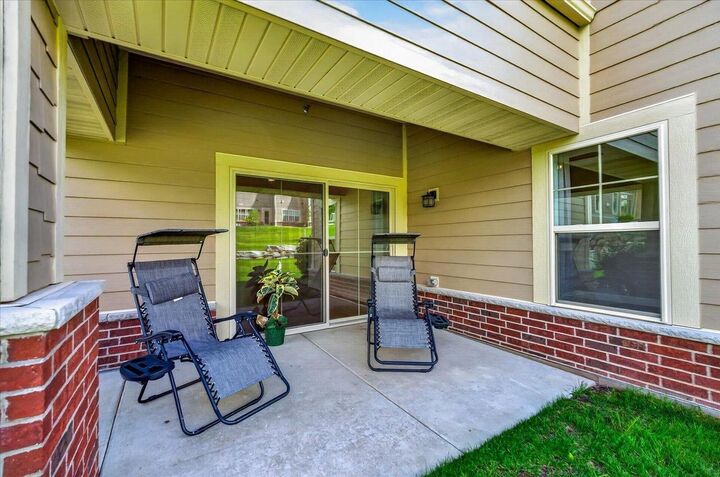 Property Photo:  1804 Maplecrest Drive 102  WI 53593 