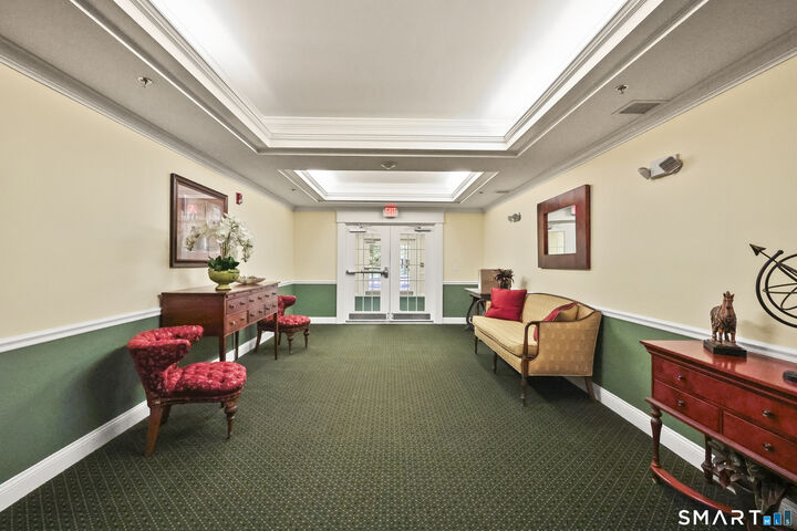 Property Photo:  25 Cassandra Boulevard 111  CT 06107 