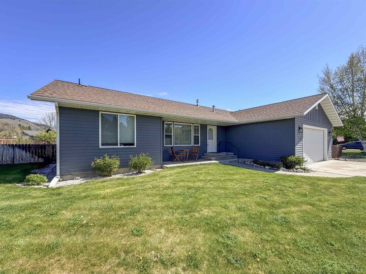 Property Photo:  205 E Evergreen Dr  WA 99141 