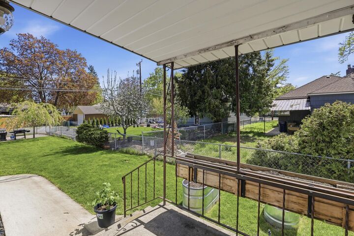 Property Photo:  3917 S Grand Blvd  WA 99203 