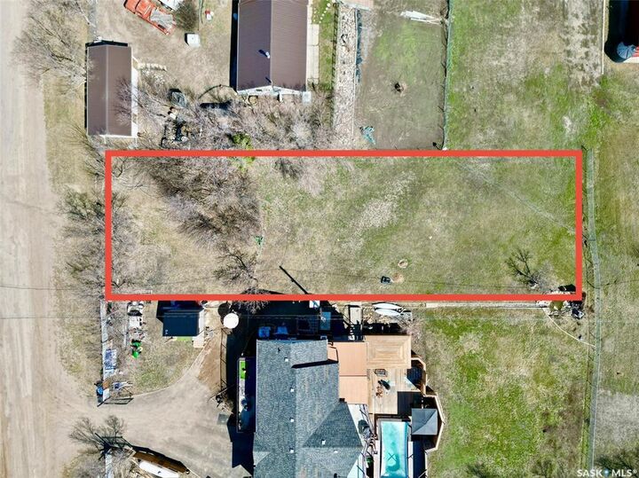 Property Photo:  1300 Willow Avenue  SK S0G 4L0 