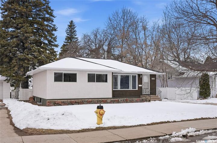 Property Photo:  1604 Preston Avenue S  SK S7H 2V8 
