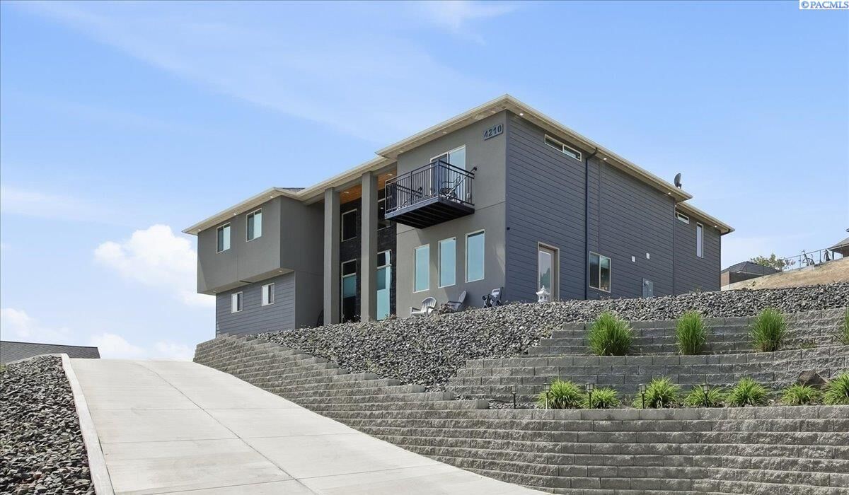 Property Photo:  4210 Orville Lp  WA 99301 