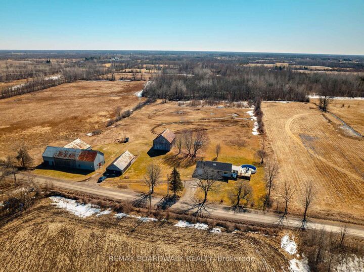 885 Townline Road — photo 1