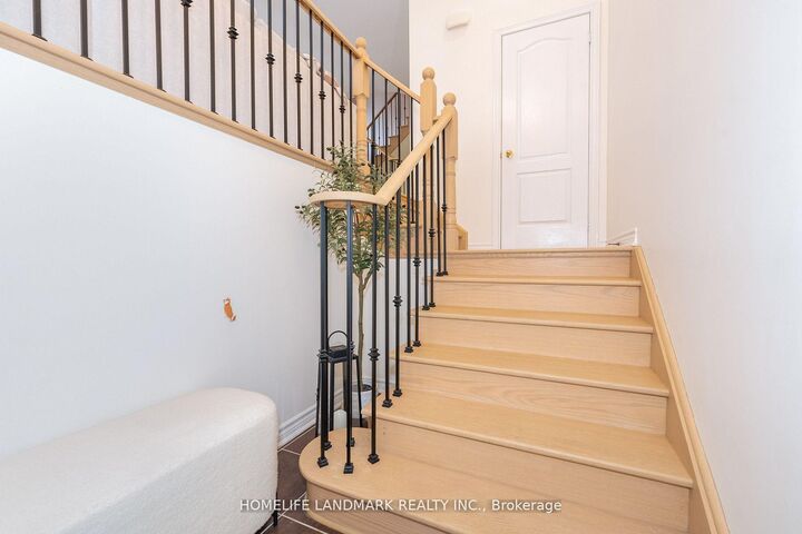 Property Photo: 8777 Dufferin Street 51 ON L4J 8W3