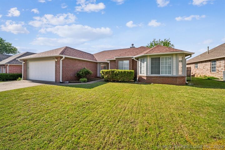 Property Photo:  3517 E Nashville Street  OK 74014 