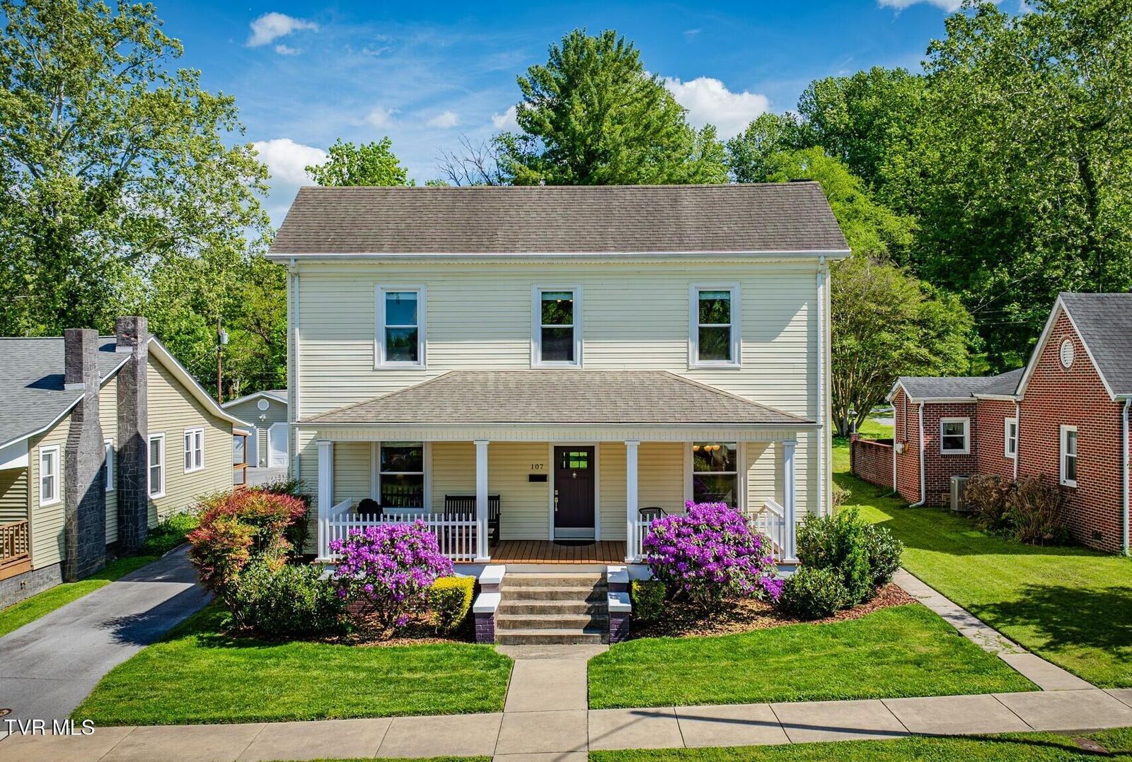 Property Photo:  107 West Chestnut Street  TN 37604 