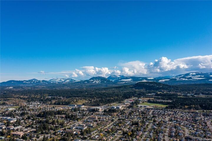 Property Photo: 409 Hummingbird Pl BC V9P 1K1