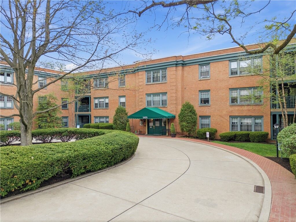 Property Photo:  5825 5th Ave 201  PA 15232 
