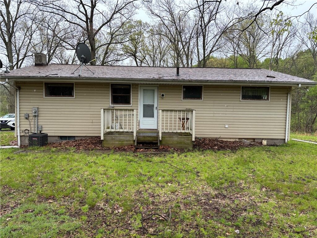 Property Photo:  104 Hunter Ln  PA 16063 