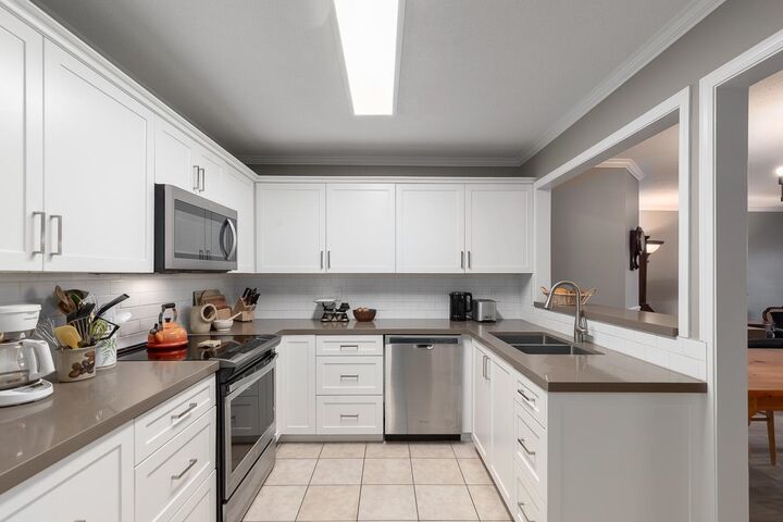 Property Photo: 1140 55 Street 104 BC V4M 3J8