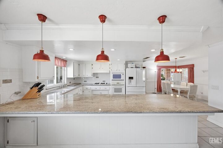 Property Photo:  7312 Terry John Avenue  CA 93308 