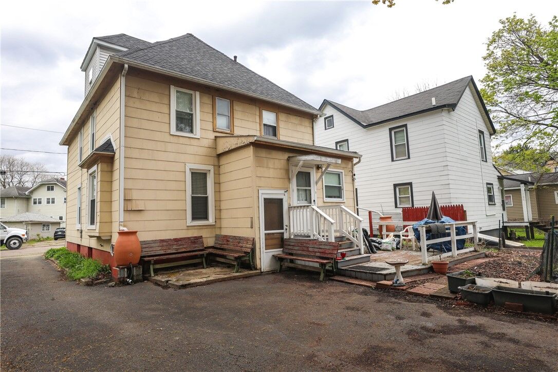 Property Photo:  719 Seneca Place  NY 14904 