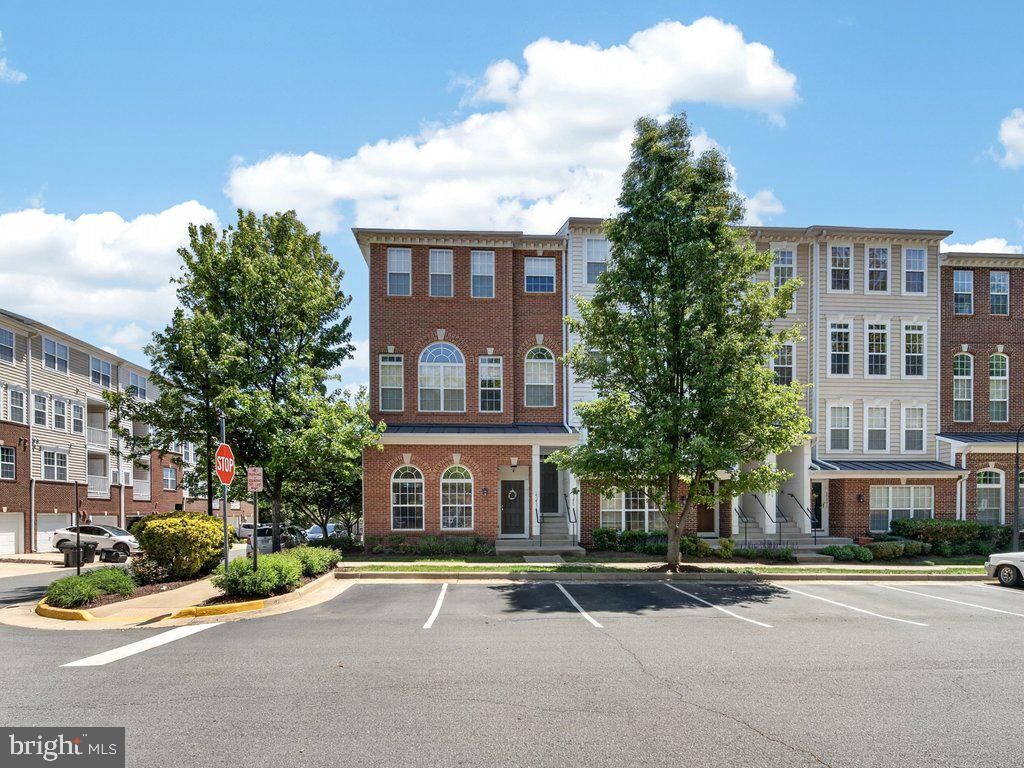 Property Photo:  15251 Avens Creek Drive  VA 20169 