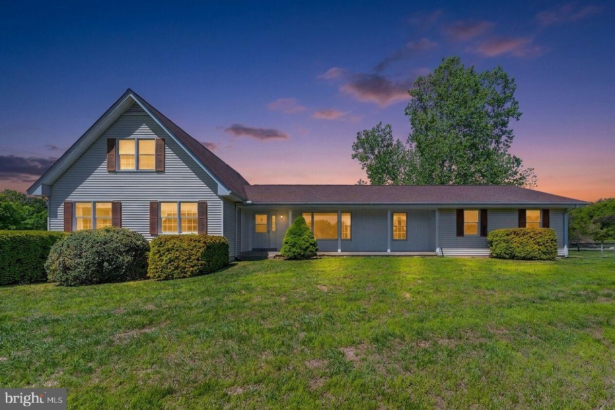 Property Photo:  40297 Braddock Road  VA 20105 