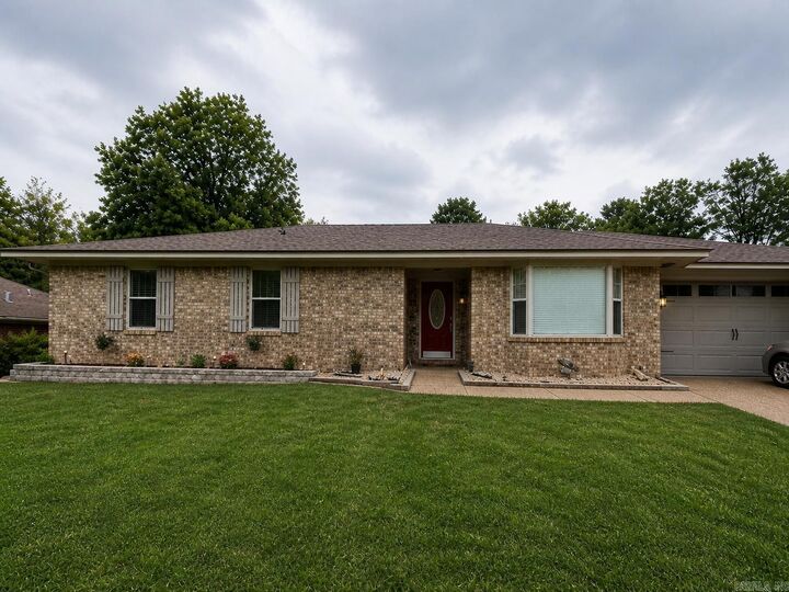 Property Photo:  105 Elfen Glen St  AR 72956 