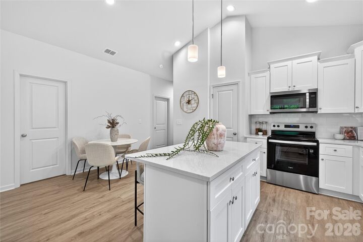 Property Photo: 315 N Hoskins Road NC 28216