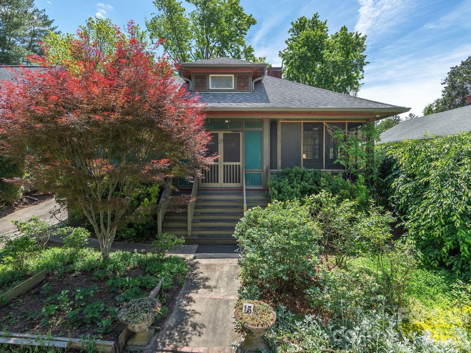 Property Photo:  15 Hillside Street  NC 28801 