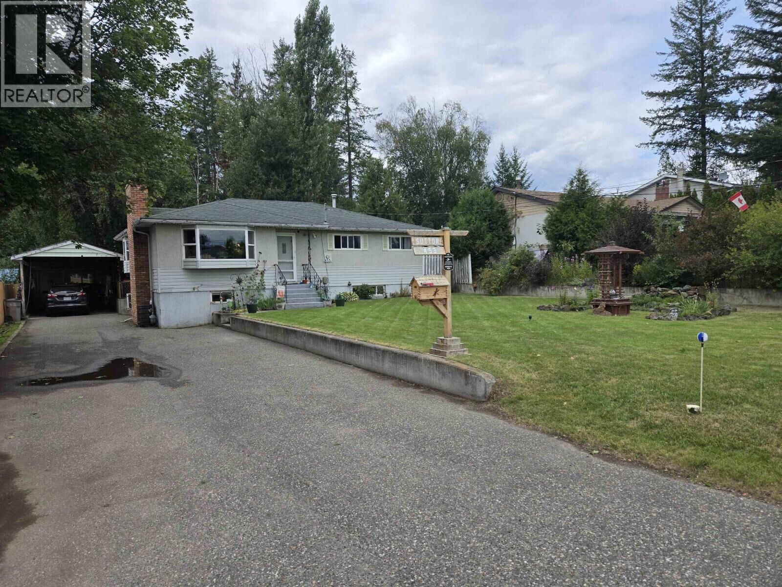 Property Photo: 453 Hutchcroft Street BC V2J 1T3