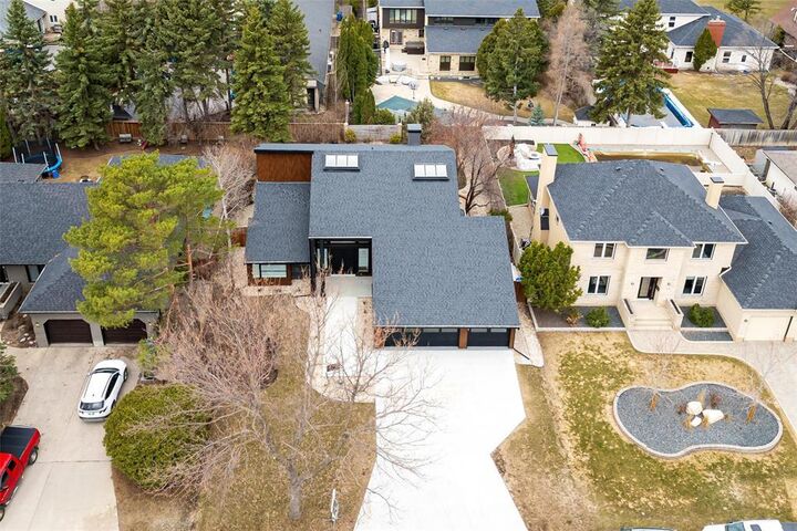 Property Photo:  67 Dunbar Crescent  MB R3P 0W8 