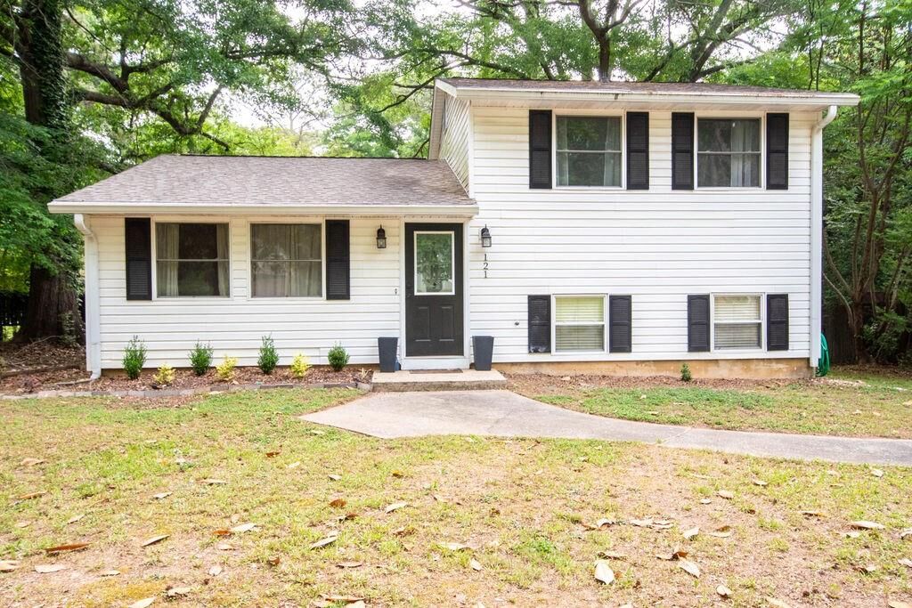 Property Photo:  121 Sweetgum Road  GA 30269 