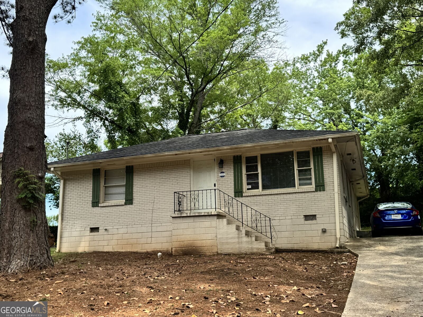 Property Photo: 2076 W Flat Shoals Terrace GA 30034