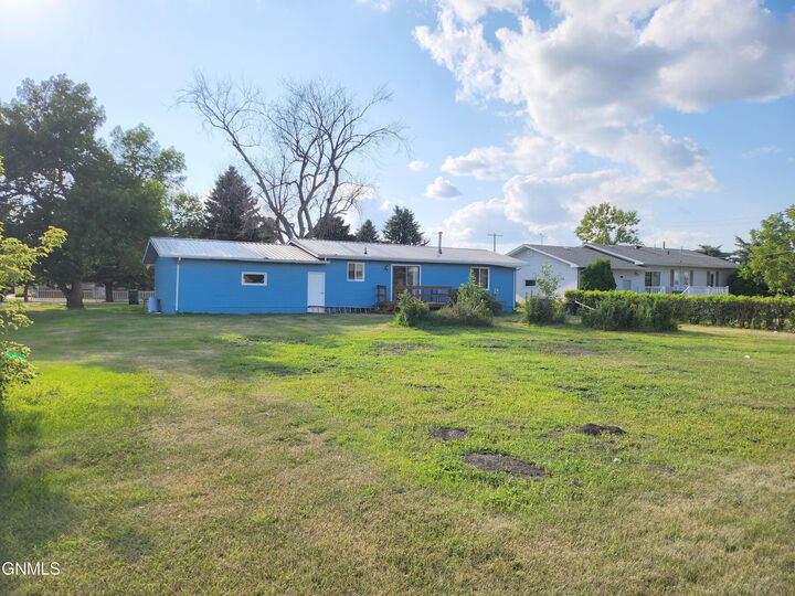 Property Photo:  519 1st Avenue NW  ND 58482 