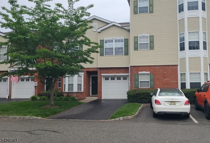 Property Photo:  32 Allister Ct  NJ 07035 