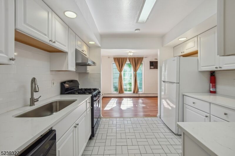 Property Photo: 18 Redwood Rd NJ 07039