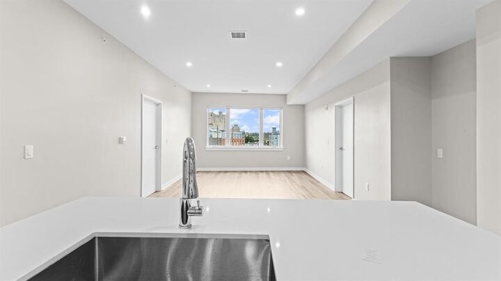Property Photo:  475 Communipaw Ave 409  NJ 07304 