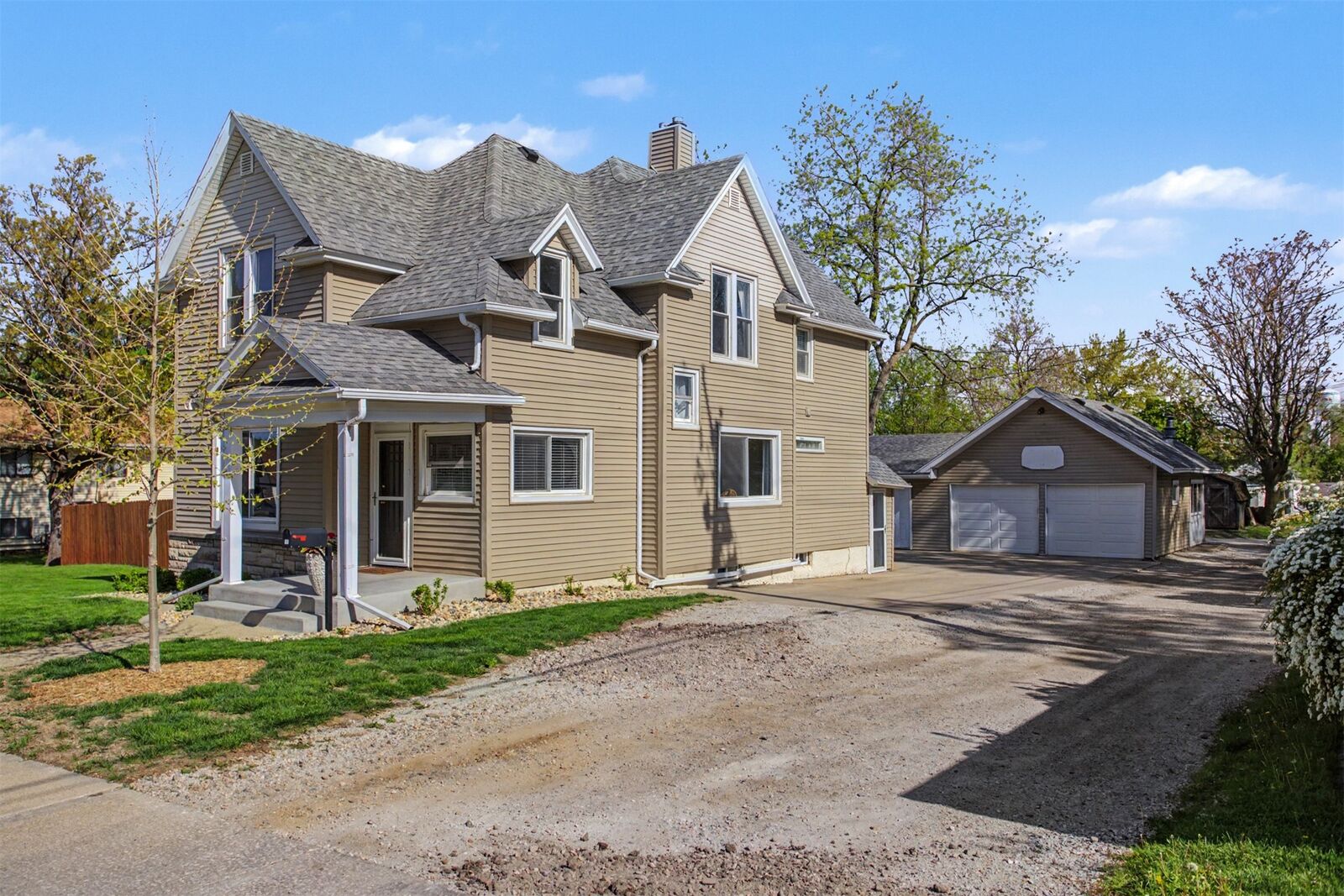 Property Photo:  711 Mamie Eisenhower Avenue  IA 50036 